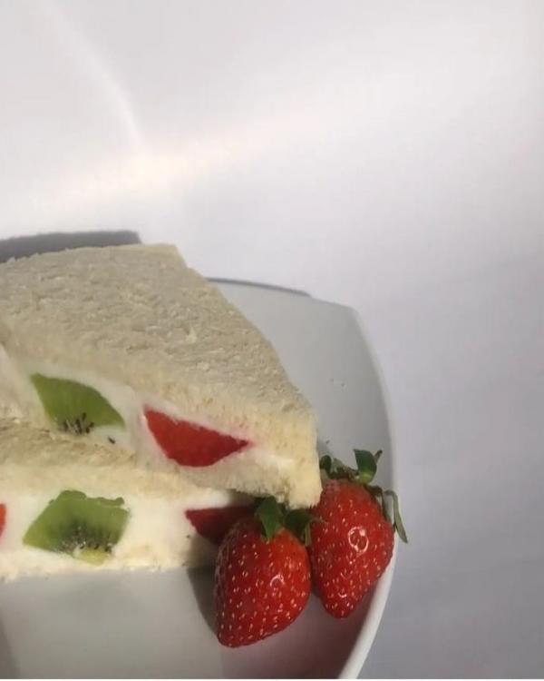 Fruit Sandwich